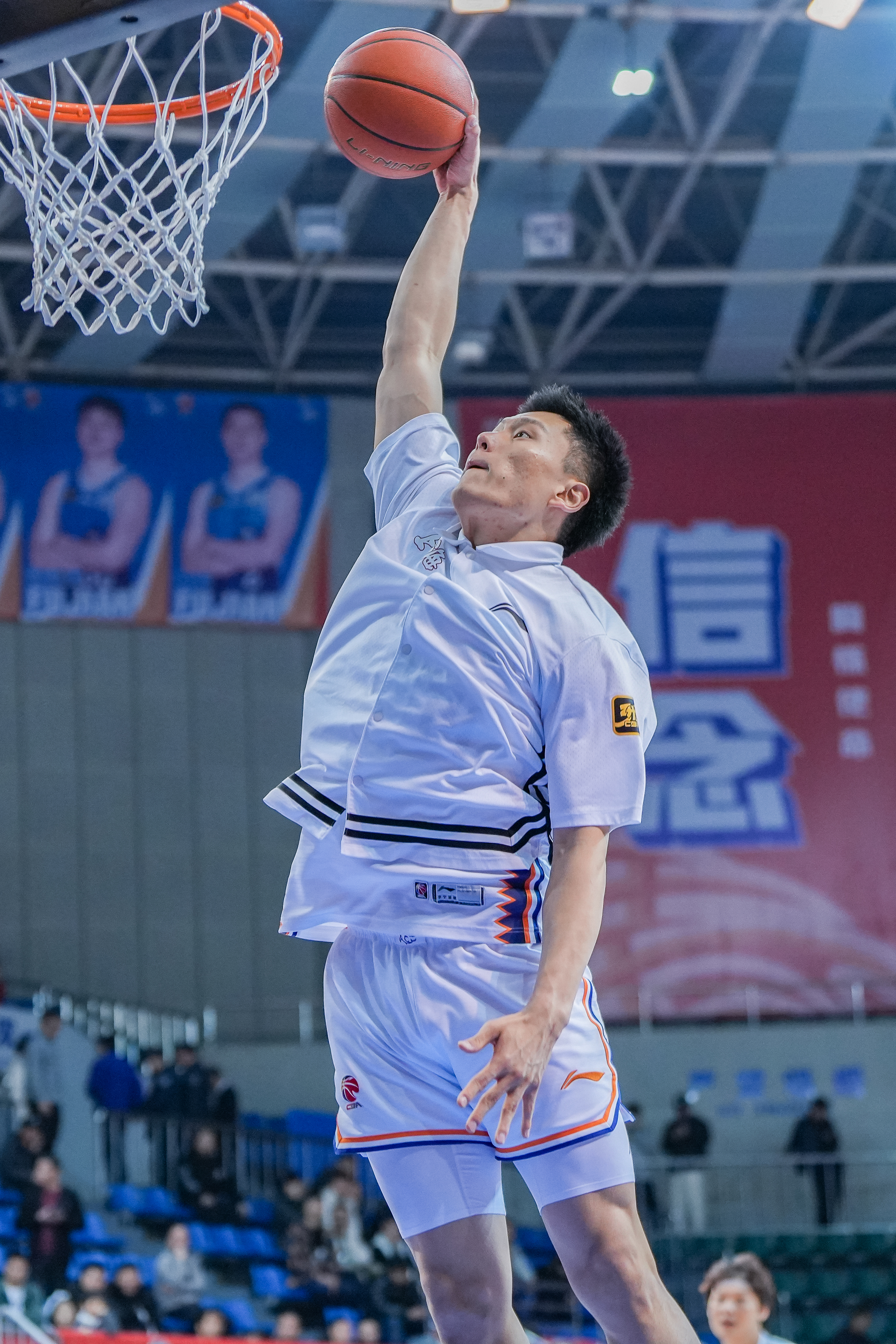  持續(xù)漲球！上海男籃“李花”組合—李弘權(quán)、李添榮