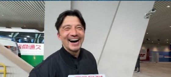 帶孩子和帶球隊(duì)哪個(gè)更累？謝暉笑言：都累，但帶孩子更累