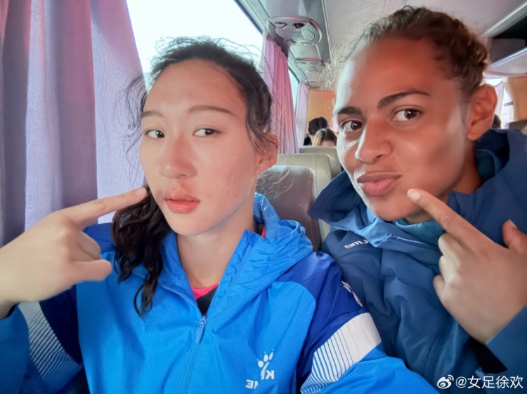  神勇！女足國門徐歡曬照，比賽中被球砸臉仍力保球門不失