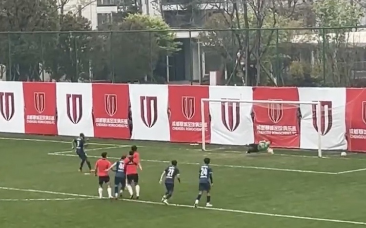  熱身賽-成都蓉城3-2擊敗重慶銅梁龍 比賽末段主動演練10打11戰(zhàn)術