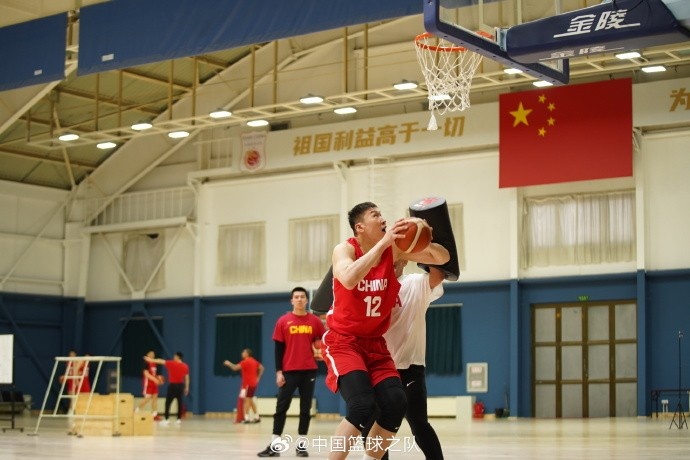  中國籃球之隊(duì)官博：大塊頭 大能量 祝李炎哲25歲生日快樂！