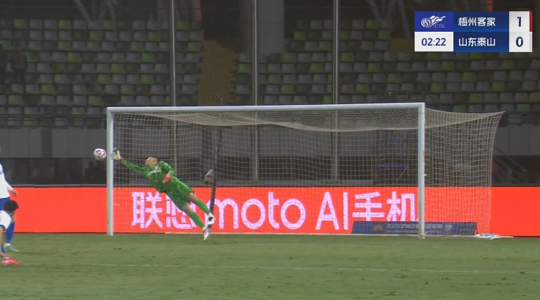  梅州開場2分鐘1-0泰山！茹子楠不停球抽射世界波攻破王大雷大門