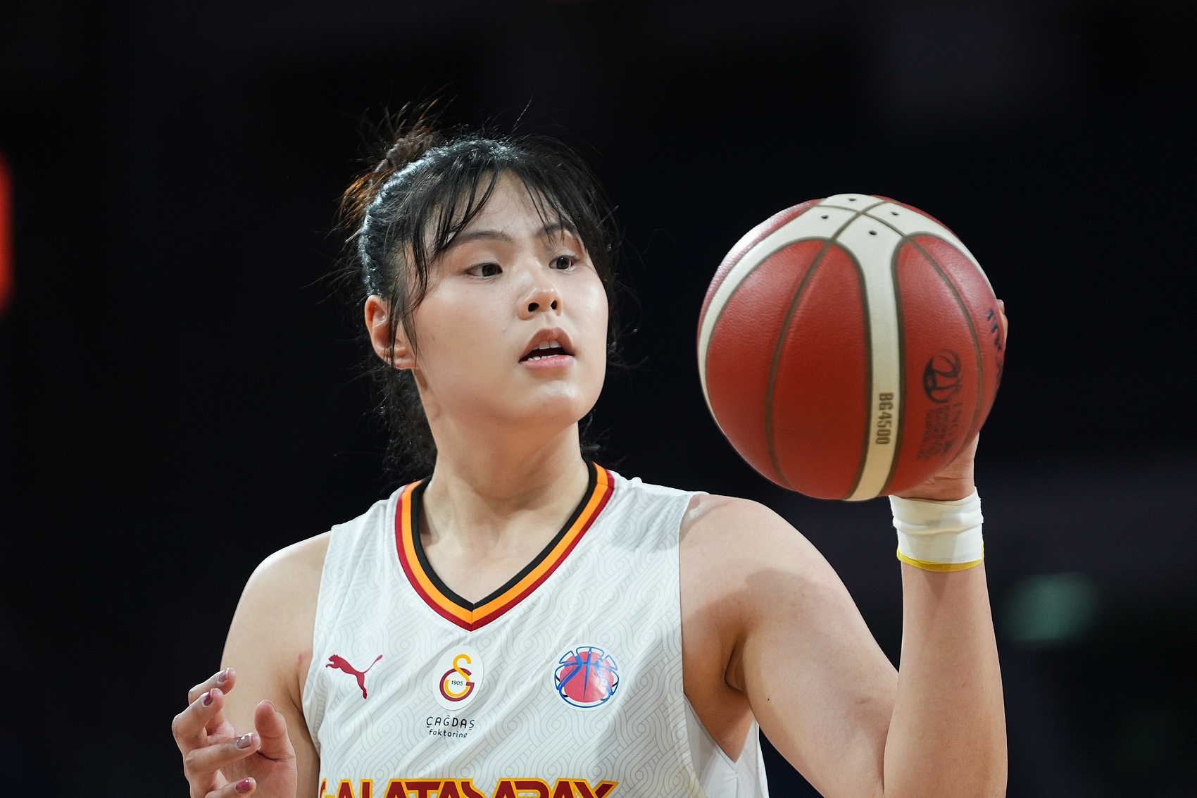  穩(wěn)定高效！李月汝9中6得到18分10板1助2斷1帽 罰球6中6