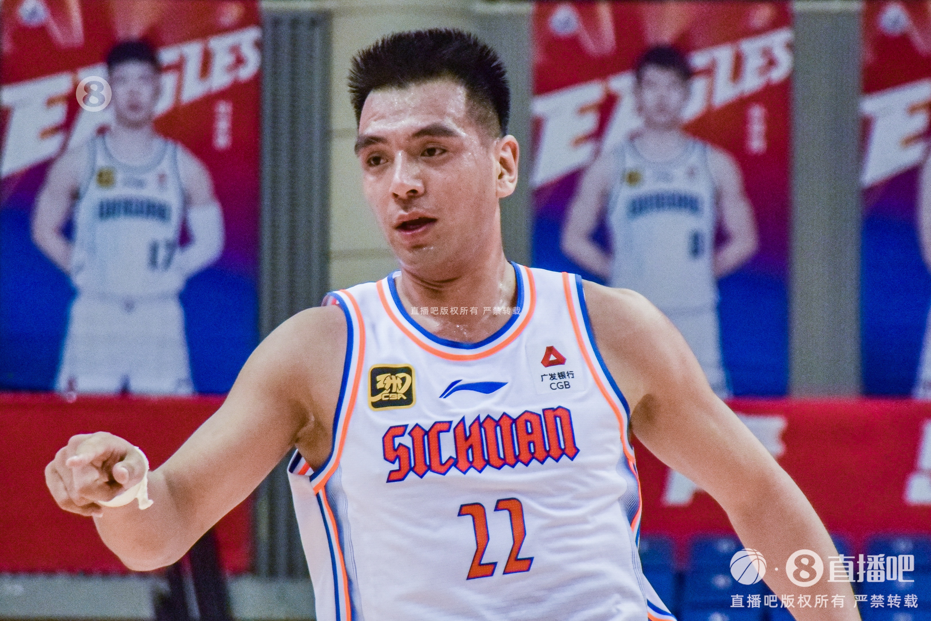  很拼！楊文學8中5得到12分10板5助1帽 拼到6犯離場