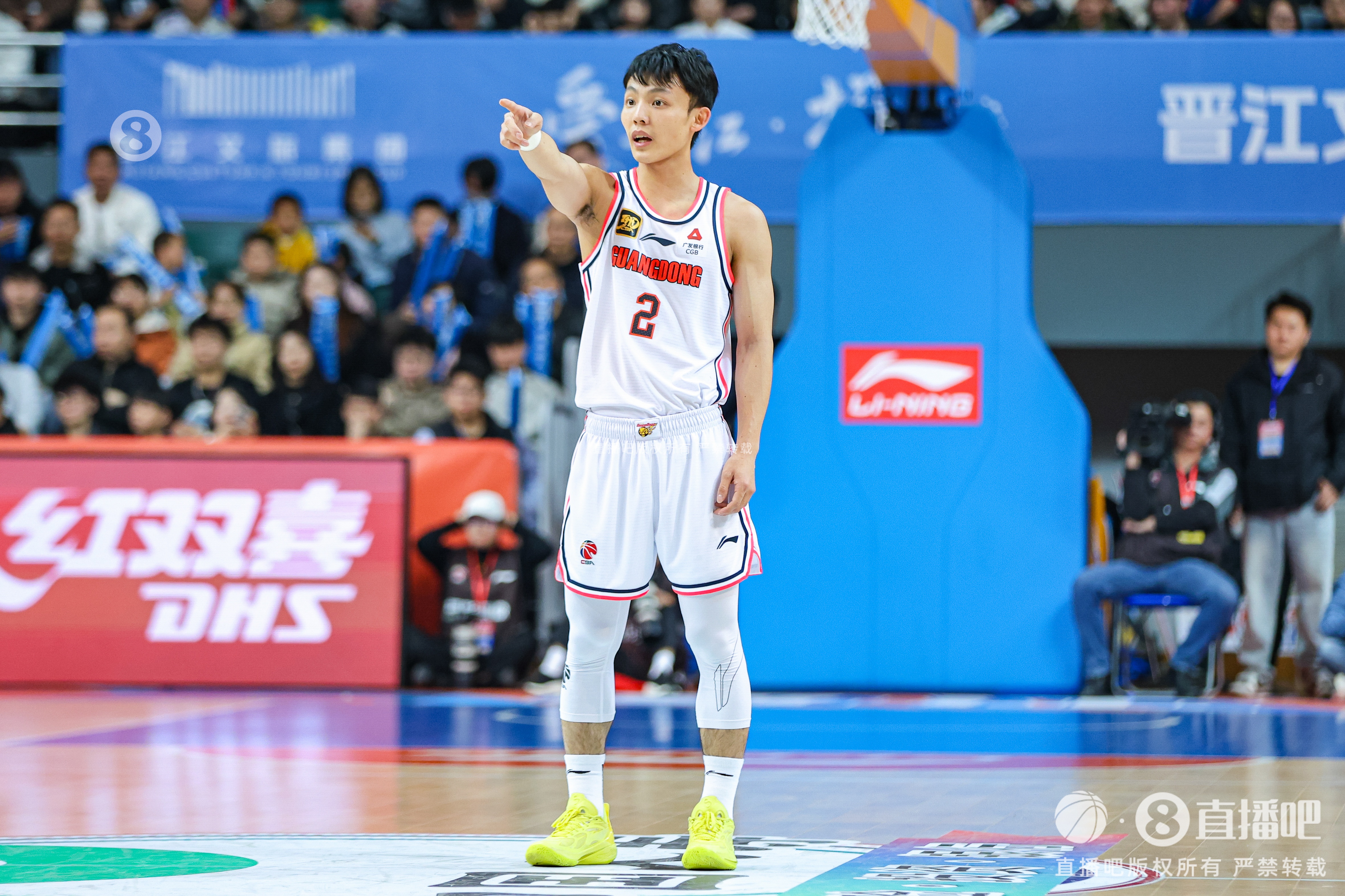 手熱！徐杰打滿(mǎn)首節(jié)5中4拿到10分2助 正負(fù)值+17