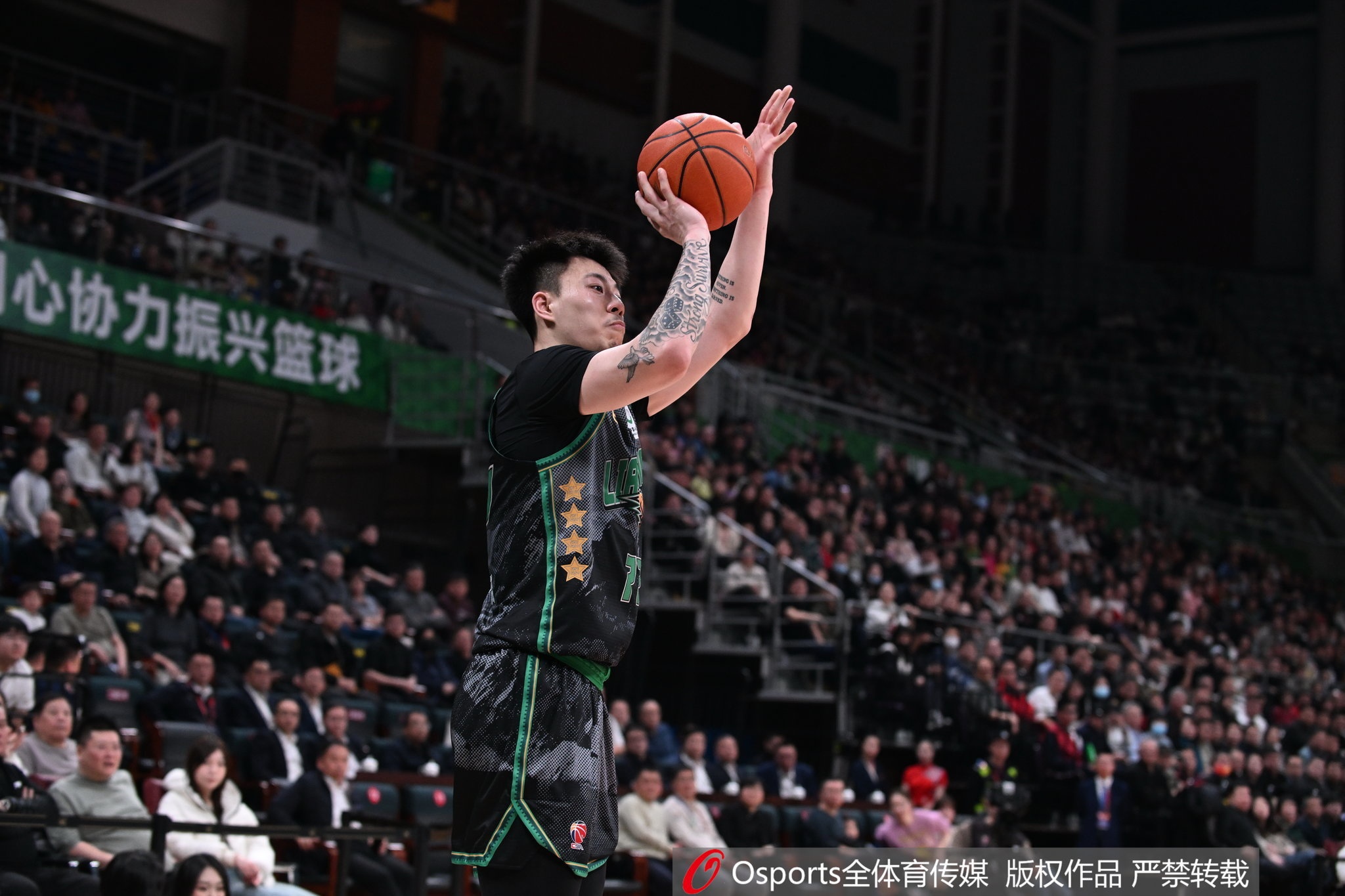  中規(guī)中矩！張鎮(zhèn)麟13中5拿到10分7板4助1斷 6失誤略多