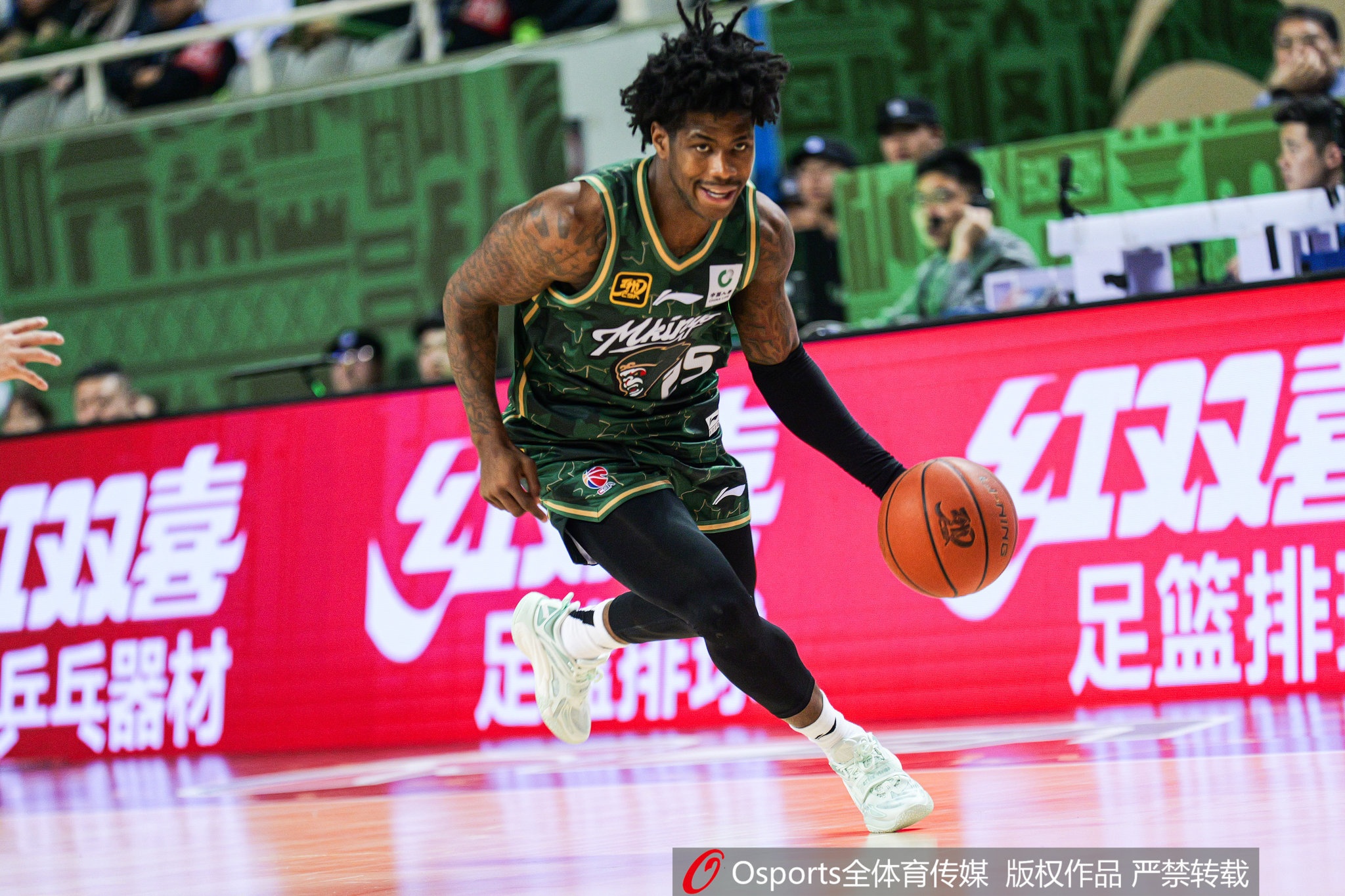  這外援猛得很！肯德里克-戴維斯16投12中&罰球18中15砍43分6板9助
